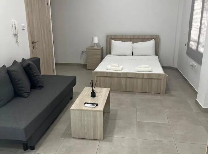 Modern City Center Studio Saripolou